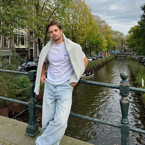 BUILDING A MODERN MEN’S WARDROBE: ESSENTIAL PIECES THAT NEVER FAIL